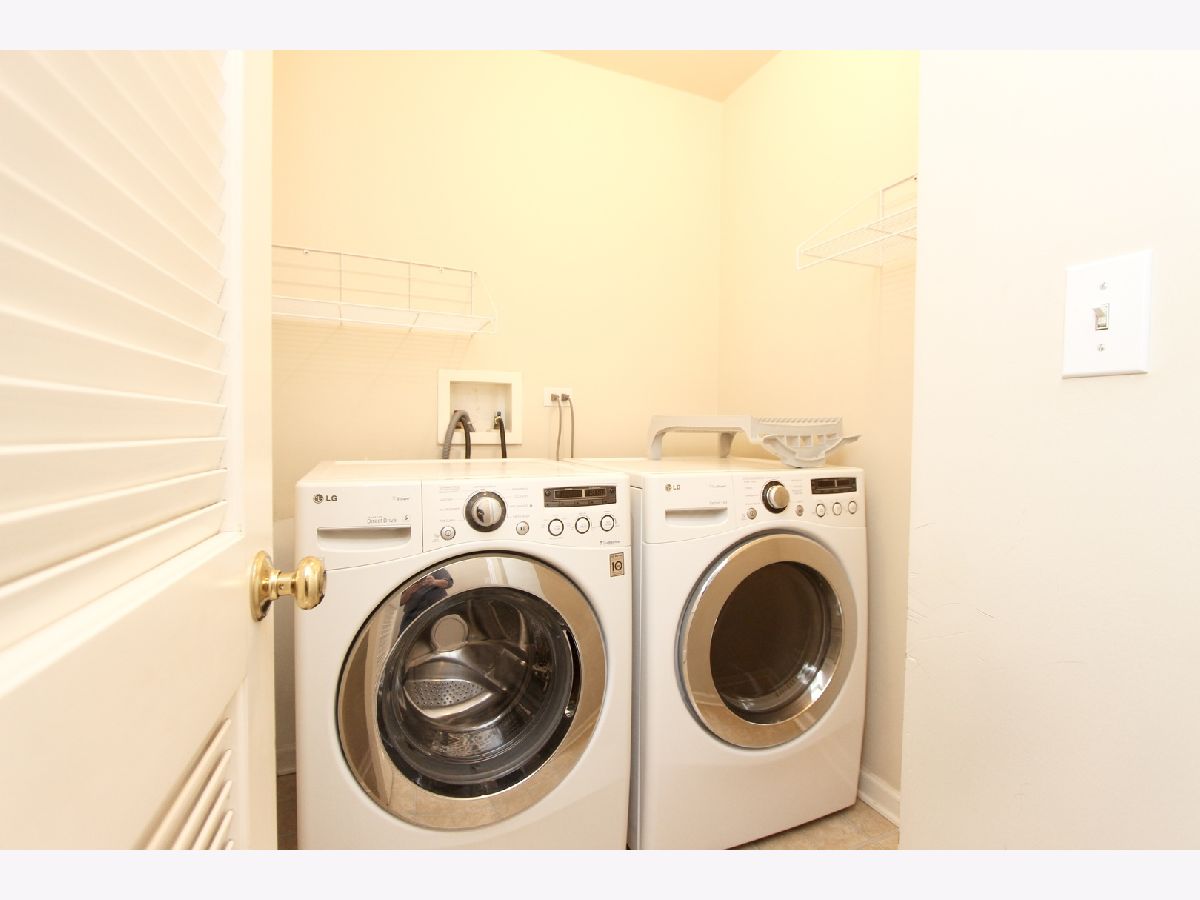 Townhomes Rented Belmont River Club Chicago Illinois, 3209 Rockwell