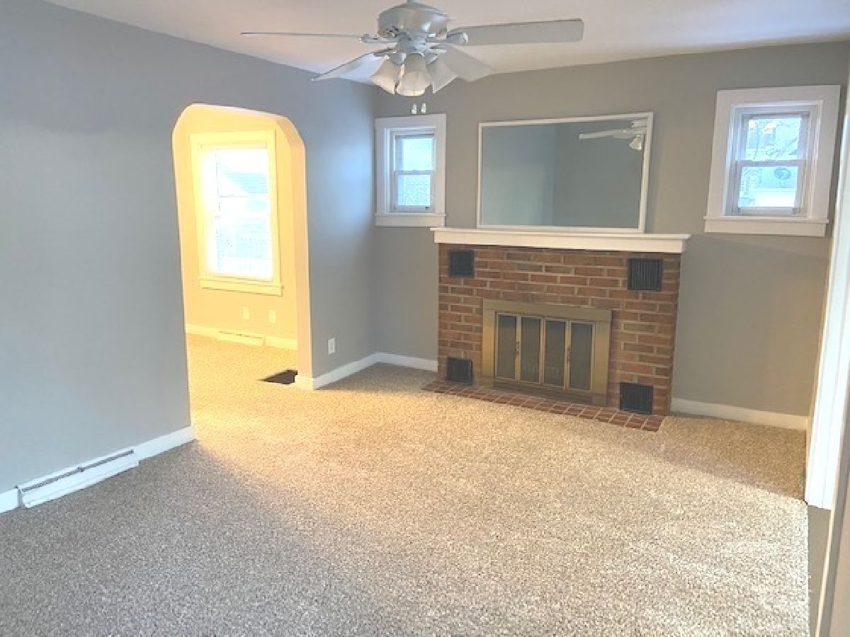 Homes & Condos & Townhomes Rented South Hill Bloomington Illinois, 813 Bunn