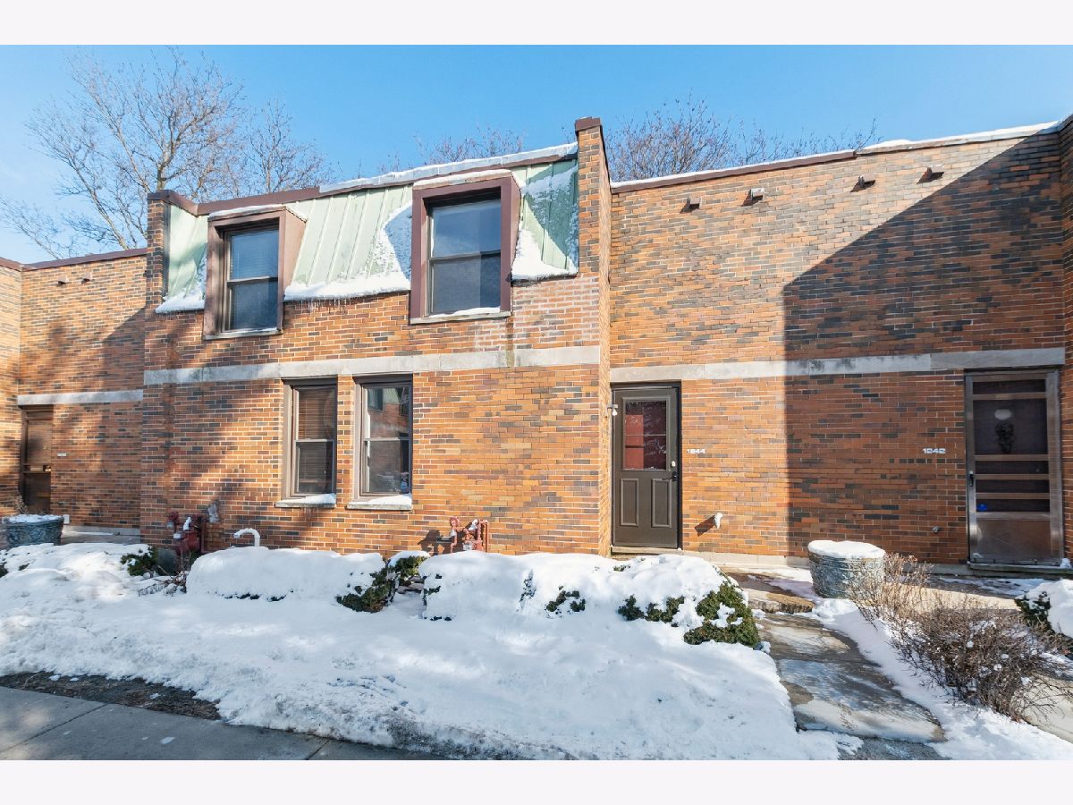 Condos & Townhomes Sold Westgate Terrace Chicago Illinois, 1244 Westgate