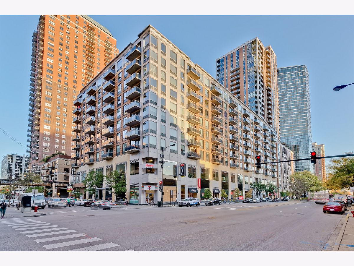 Condominiums Sold One Place Chicago Illinois, 1 8th