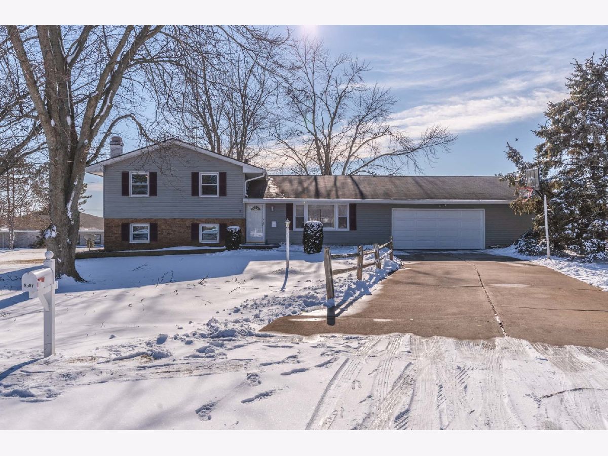 Homes Sold Terrace Lawn Bloomington Illinois, 9507 Grandville