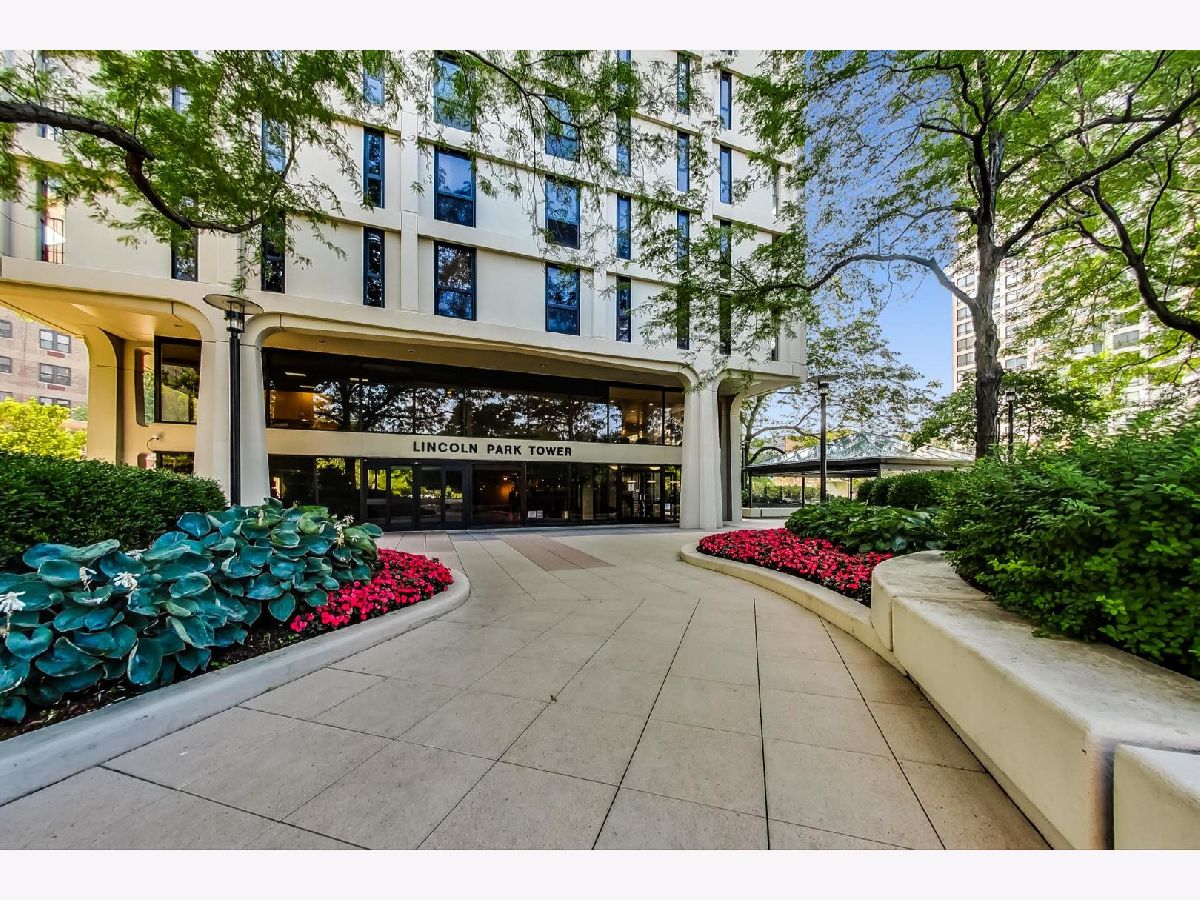 Condominiums Sold Lincoln Park Towers Chicago Illinois, 1960 Lincoln Park West