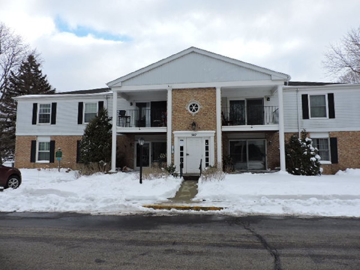 Colony Square Crystal Lake IL, Condominiums For Sale & For Rent Sadie