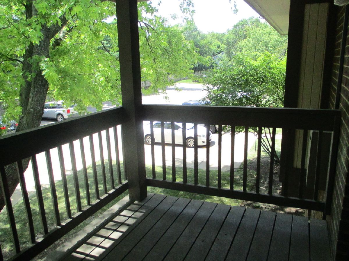 Condominiums Rented Somerset Crystal Lake Illinois, 572 Somerset