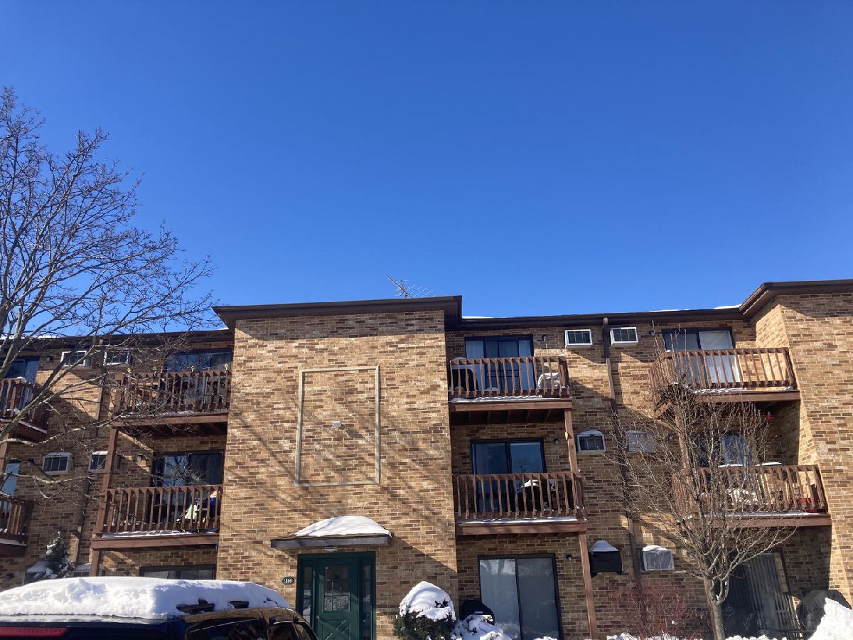 Condominiums Rented Windsor Court Palatine Illinois, 1316 Geneva