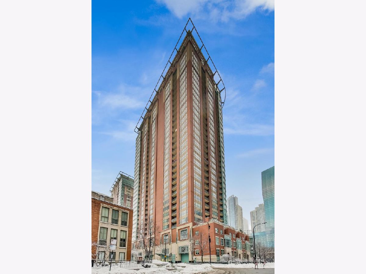 Condominiums Rented Riverview West Chicago Illinois, 415 North Water