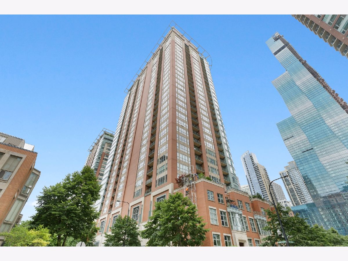 Condominiums Rented Riverview West Chicago Illinois, 415 North Water