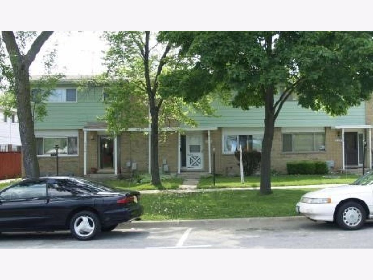 Townhomes Rented Courtland Park Niles Illinois, 9330 Washington