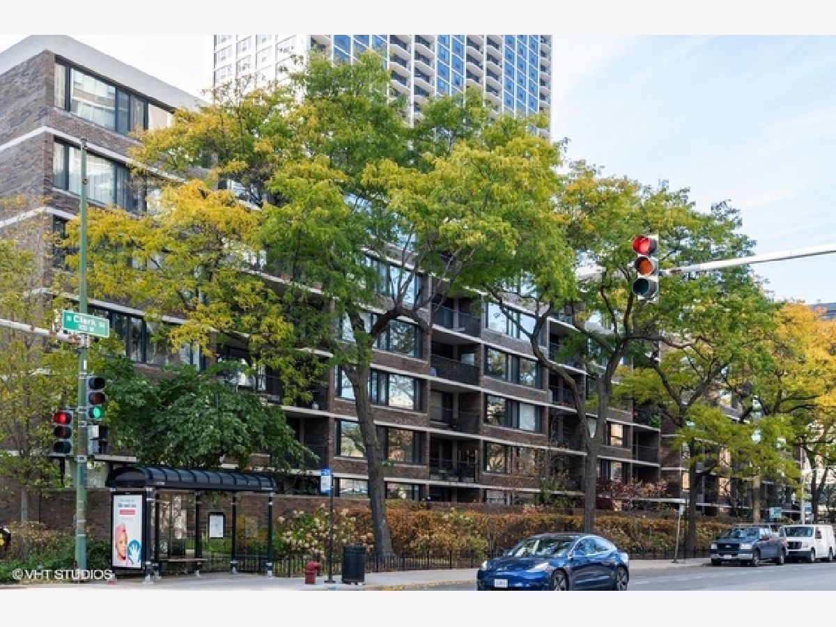 Condominiums Rented Kilmer House Chicago Illinois, 1555 Sandburg
