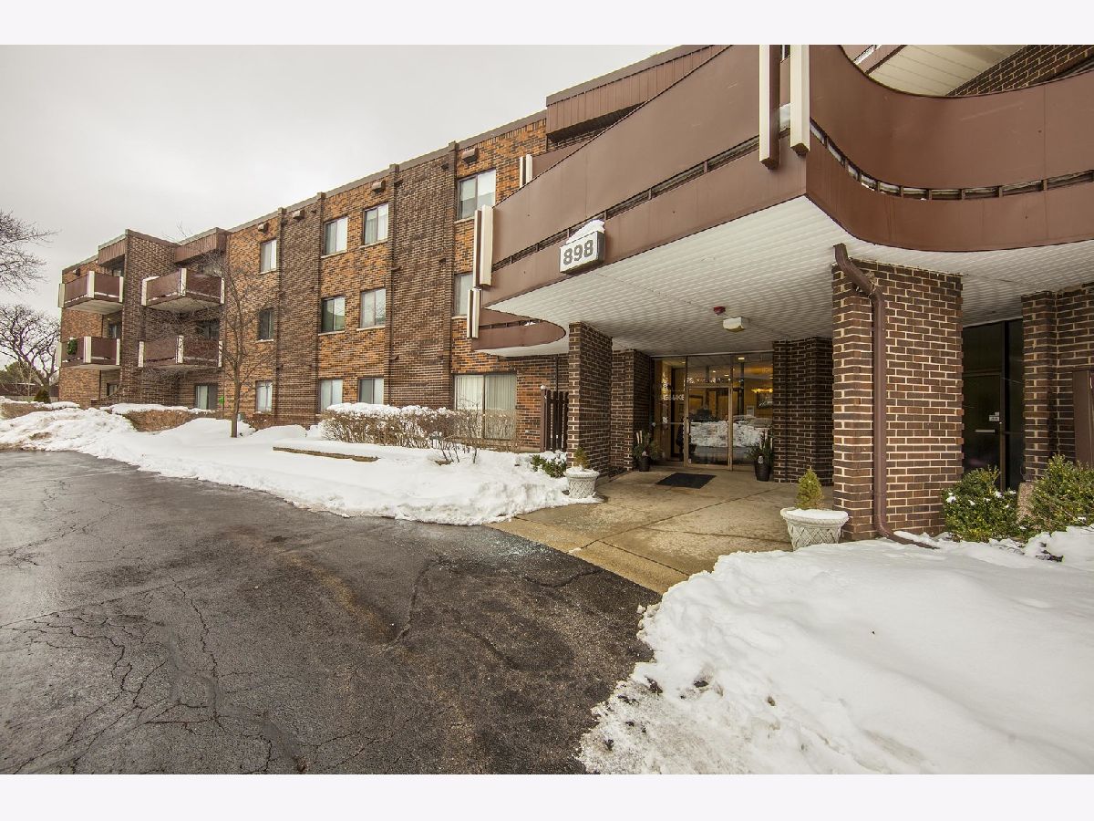 Village On The Lake Elk Grove Village IL, Condominiums For Sale & For