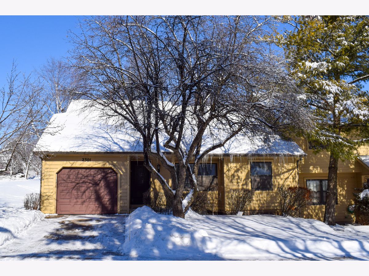 Homes & Townhomes & Condos Sold Highland Springs Elgin Illinois, 2301 Robin