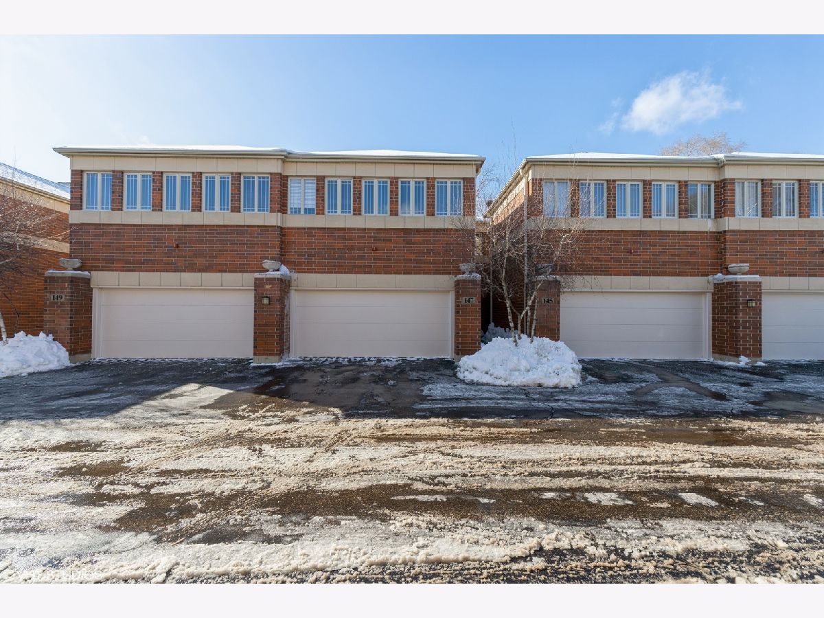 Townhomes Rented Prairie View North Libertyville Illinois, 147 Finstad