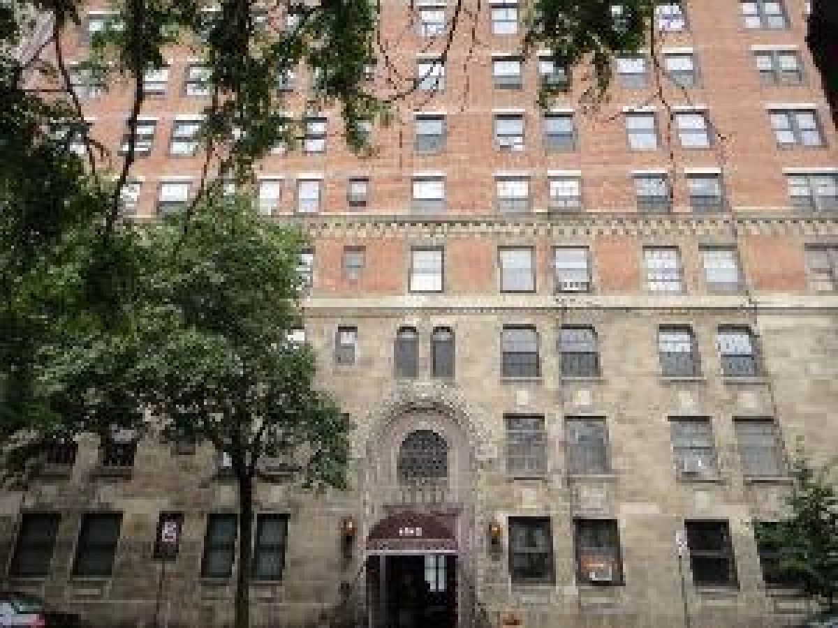 Condominiums Rented The Barclay Chicago Illinois, 4940 East End
