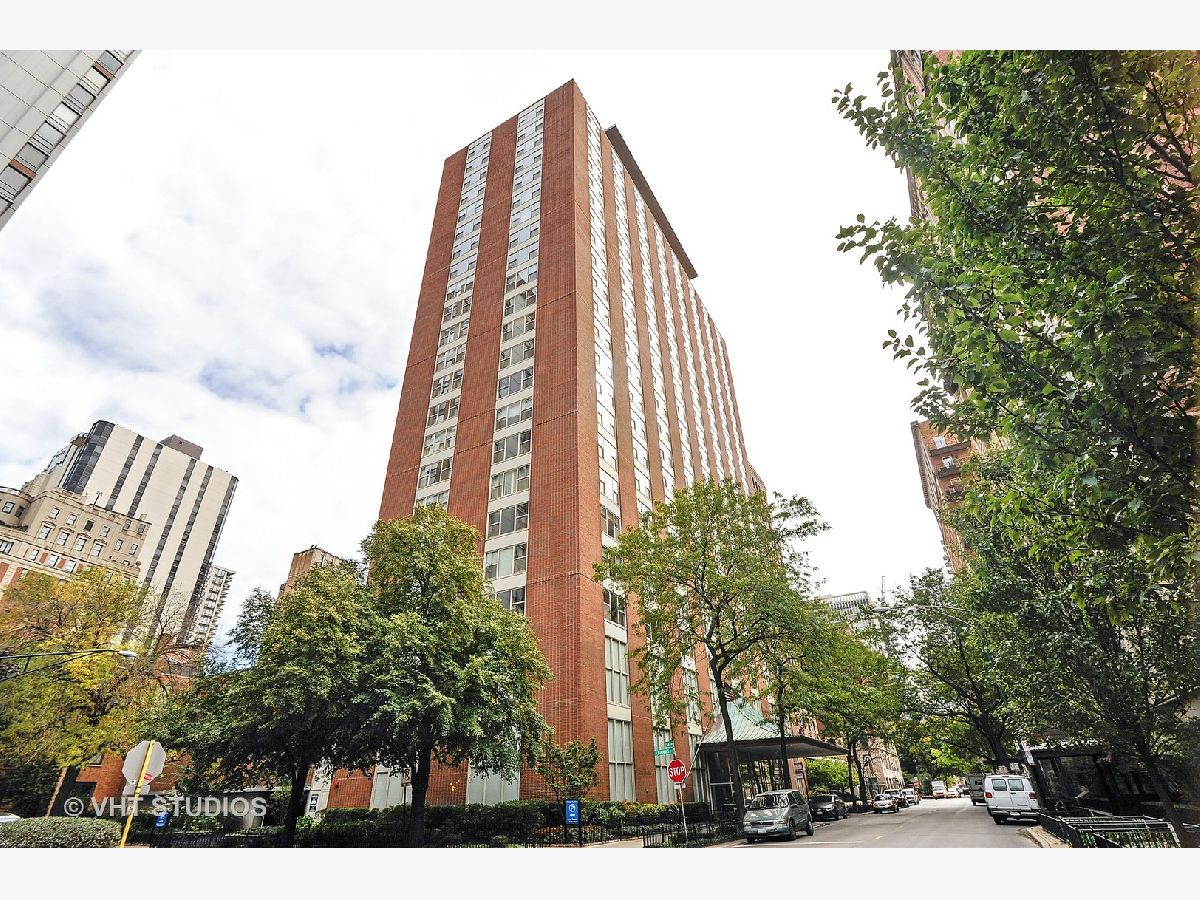 Condominiums Rented Ambassador House Chicago Illinois, 1325 State