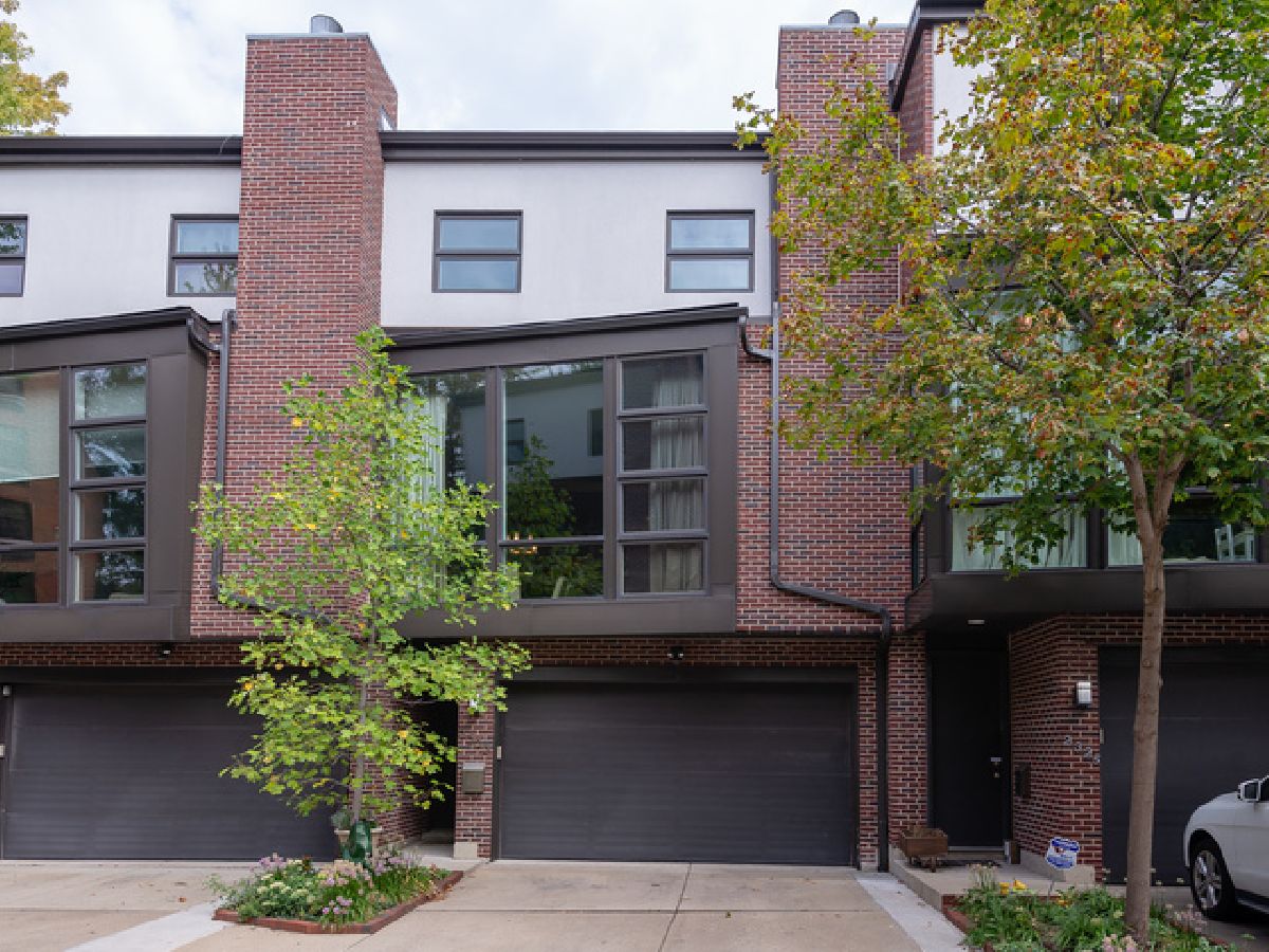 Townhomes Sold Bosworth Place Chicago Illinois, 2323 Bosworth