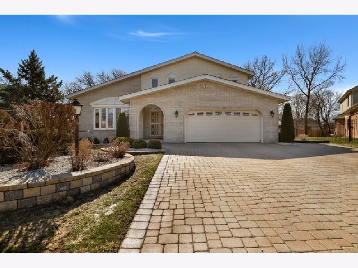 Homes Sold Holly Lane Court Glenview Illinois, 1020 Holly