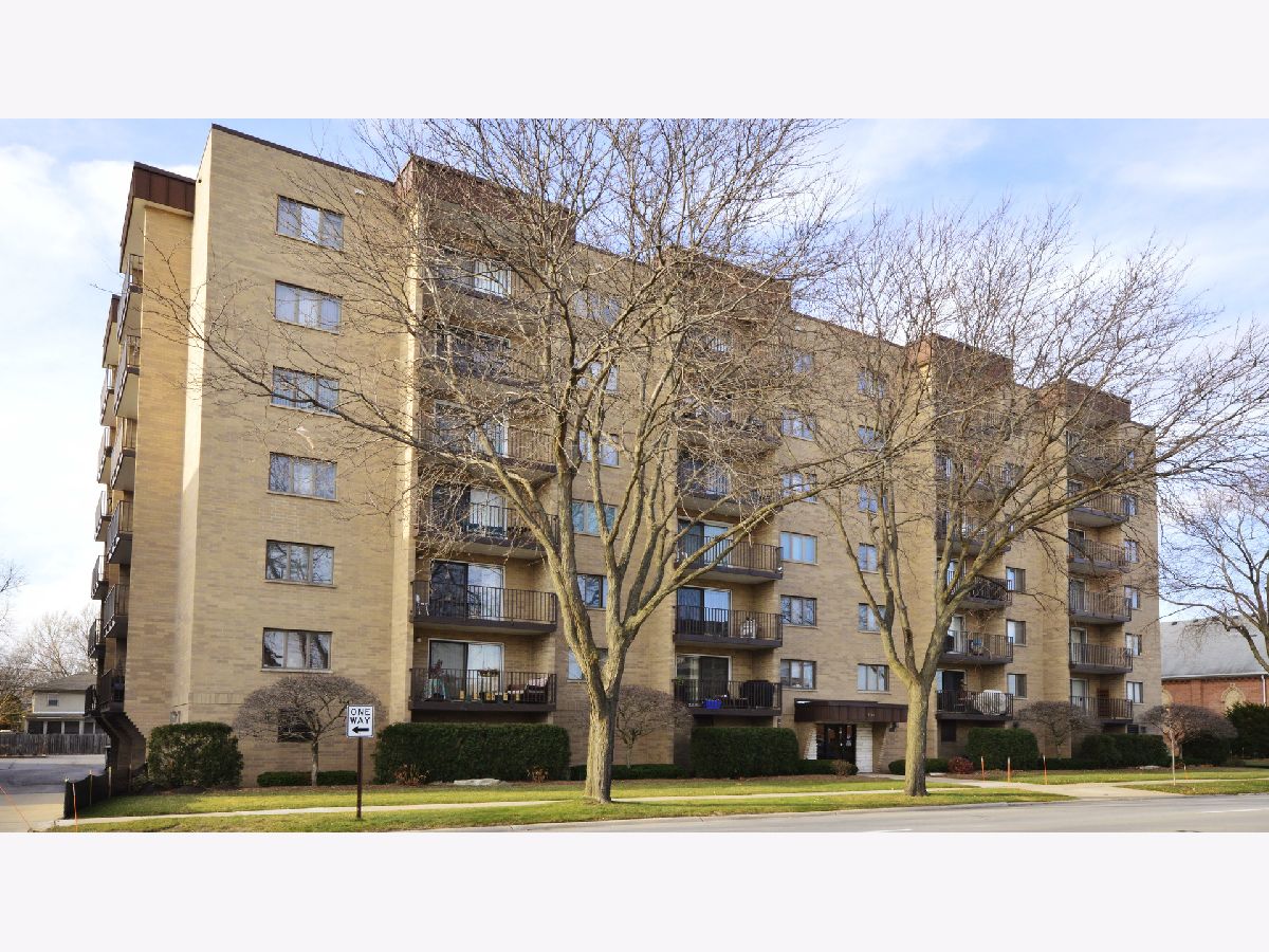 Condominiums Sold Graceland Terrace Des Plaines Illinois, 700 Graceland