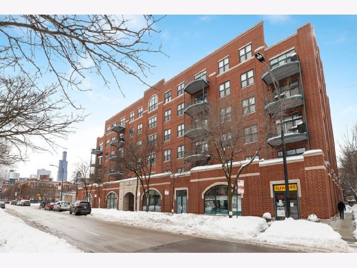 Condominiums Sold Washington Square Chicago Illinois, 1301 Washington