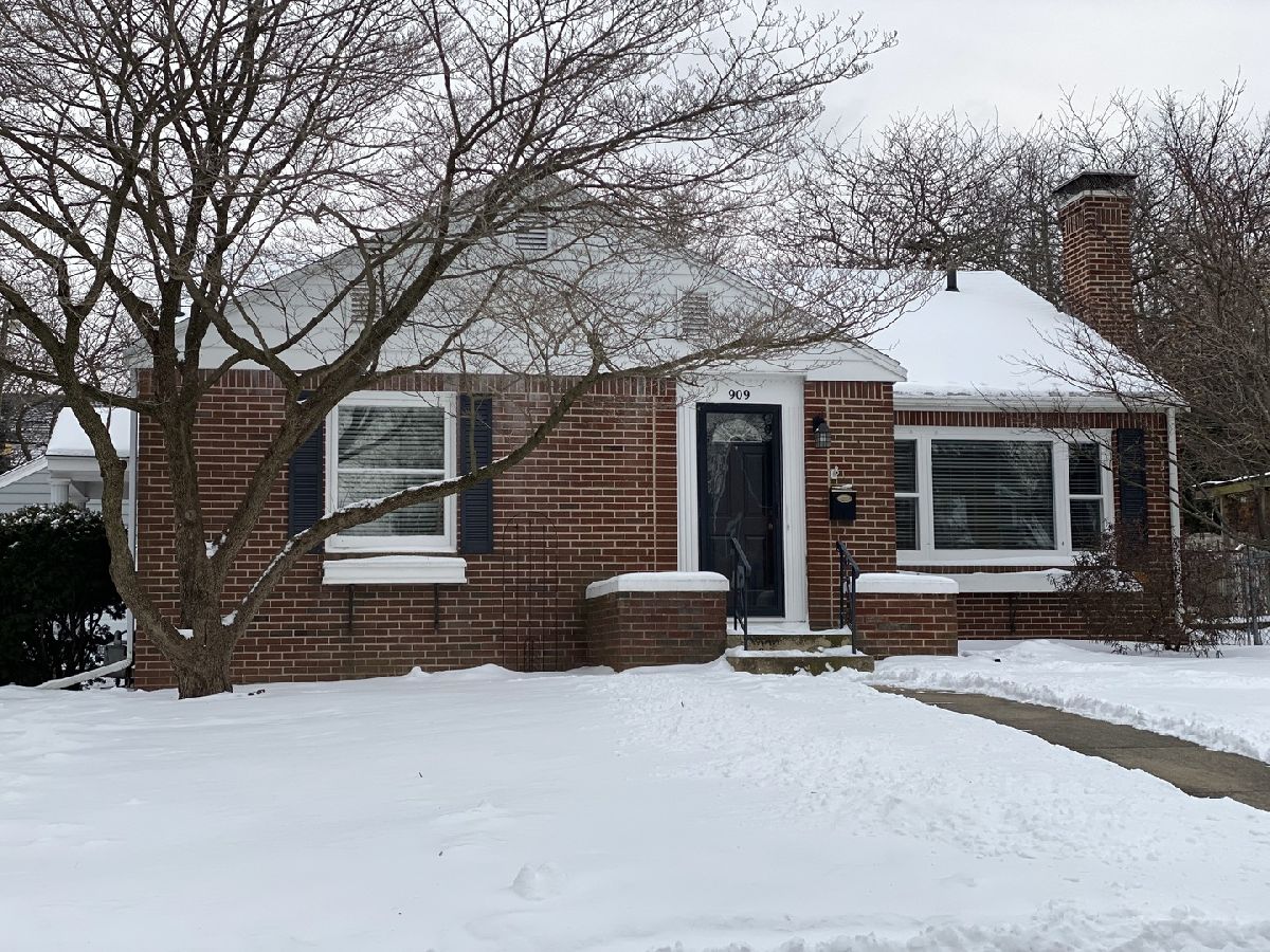 Homes Sold Ennis Heights Champaign Illinois, 909 White