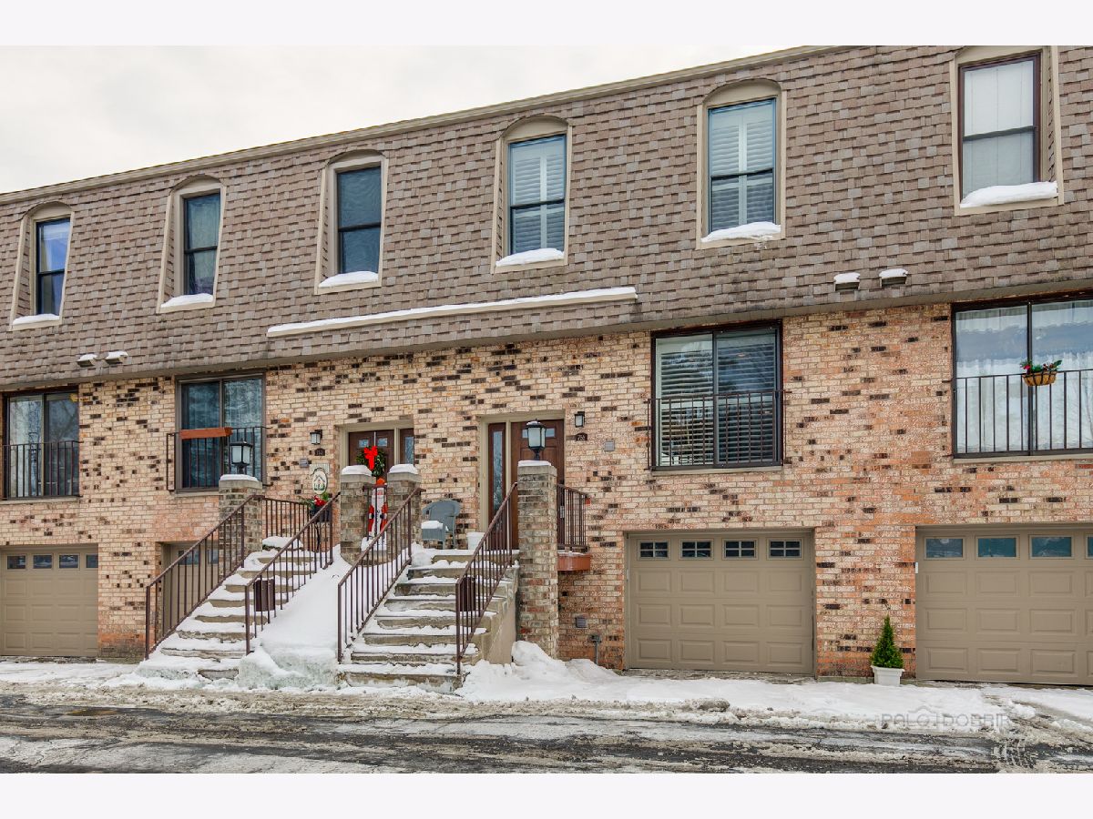Condos & Townhomes Sold Bayshore Village Lake Zurich Illinois, 755 Old Rand
