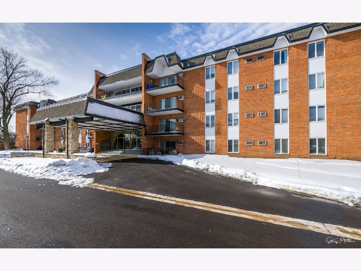 Condominiums Sold Westbrook Downers Grove Illinois, 4225 Saratoga