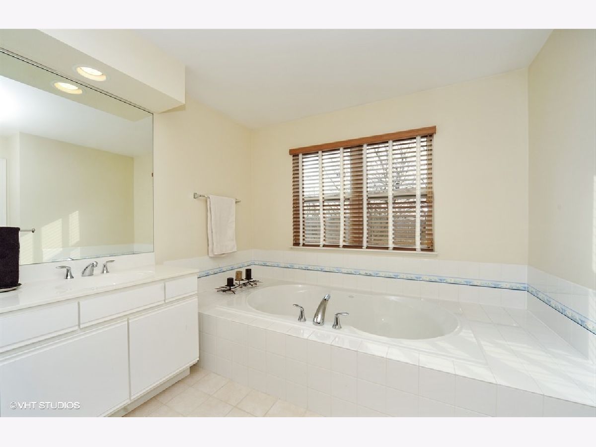 Condos & Townhomes & Homes Rented Sanders Prairie Northbrook Illinois, 716 Samson