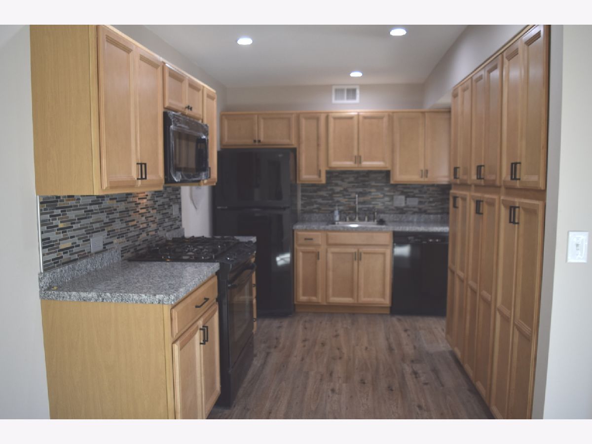 Townhomes & Condos Rented Hilldale Hoffman Estates Illinois, 1800 Fayette Walk