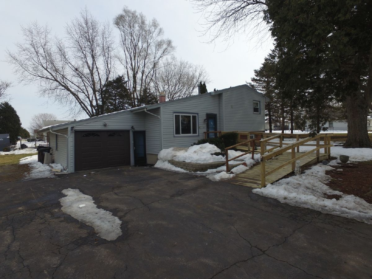 215 East Street, Capron, Illinois 61012 MLS 10995462 WinterCohen