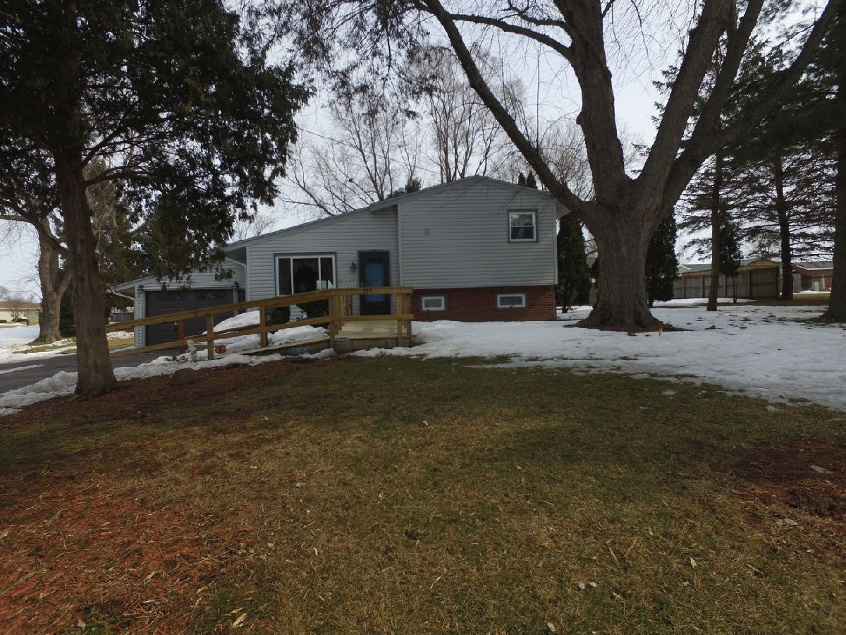 215 East Street, Capron, Illinois 61012 MLS 10995462 WinterCohen