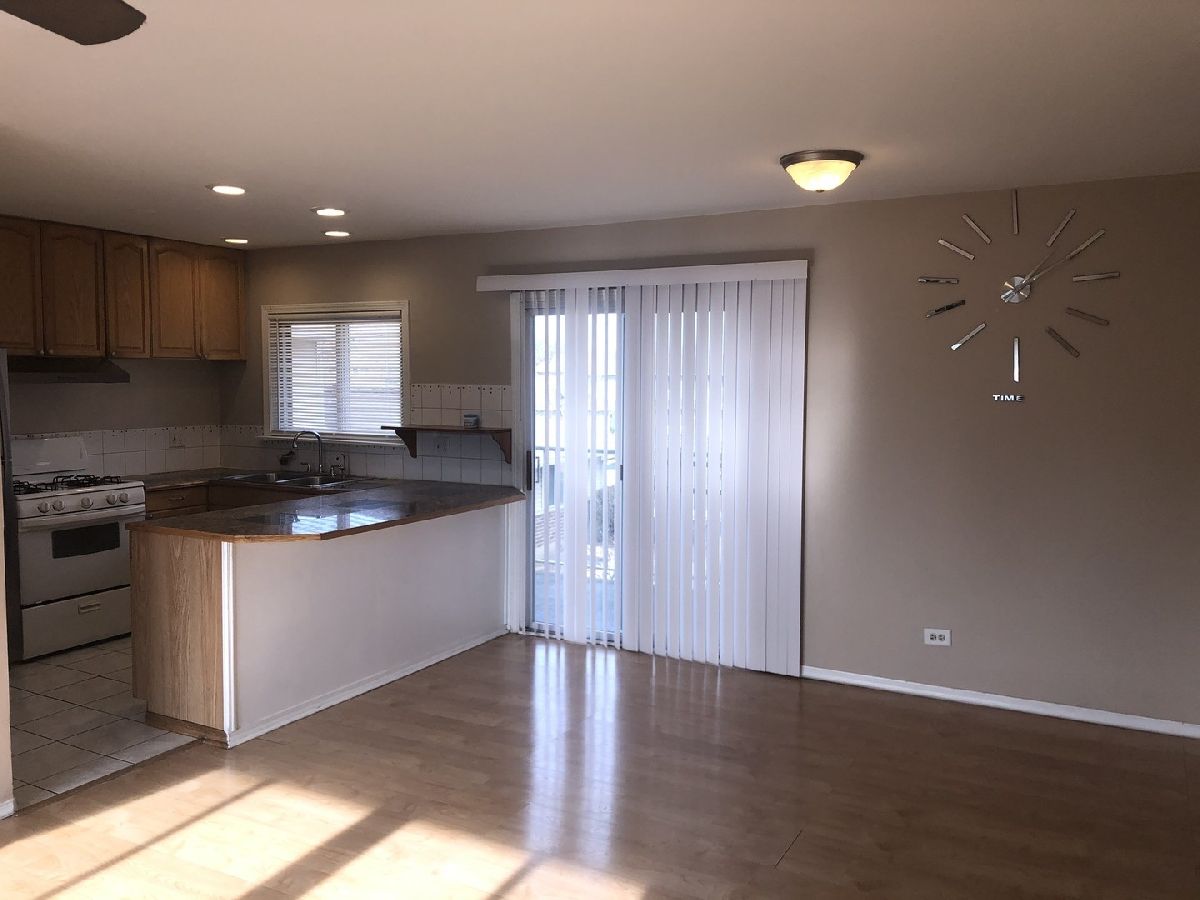 Condominiums Rented Lake Center Place Grayslake Illinois, 10 Lake