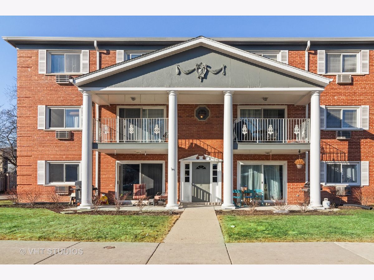 Condos & Townhomes Sold Country Club Condominium Arlington Heights Illinois, 10 Lillian