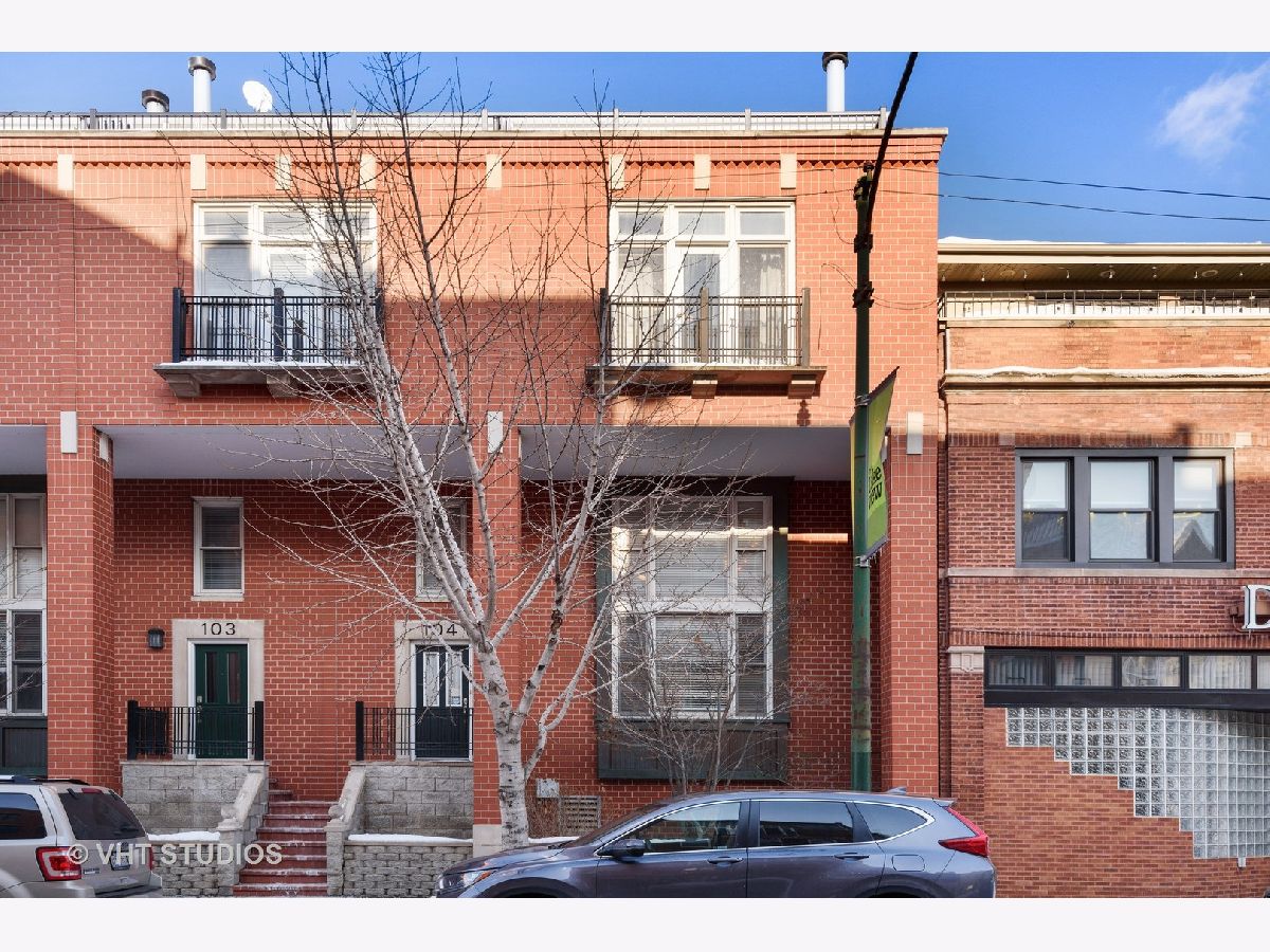 Condominiums Sold Ivy Lane Chicago Illinois, 2843 Lincoln