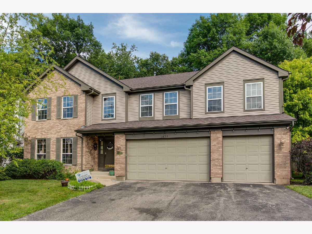 Homes Rented Regency Woods Libertyville Illinois, 1837 Waxwing