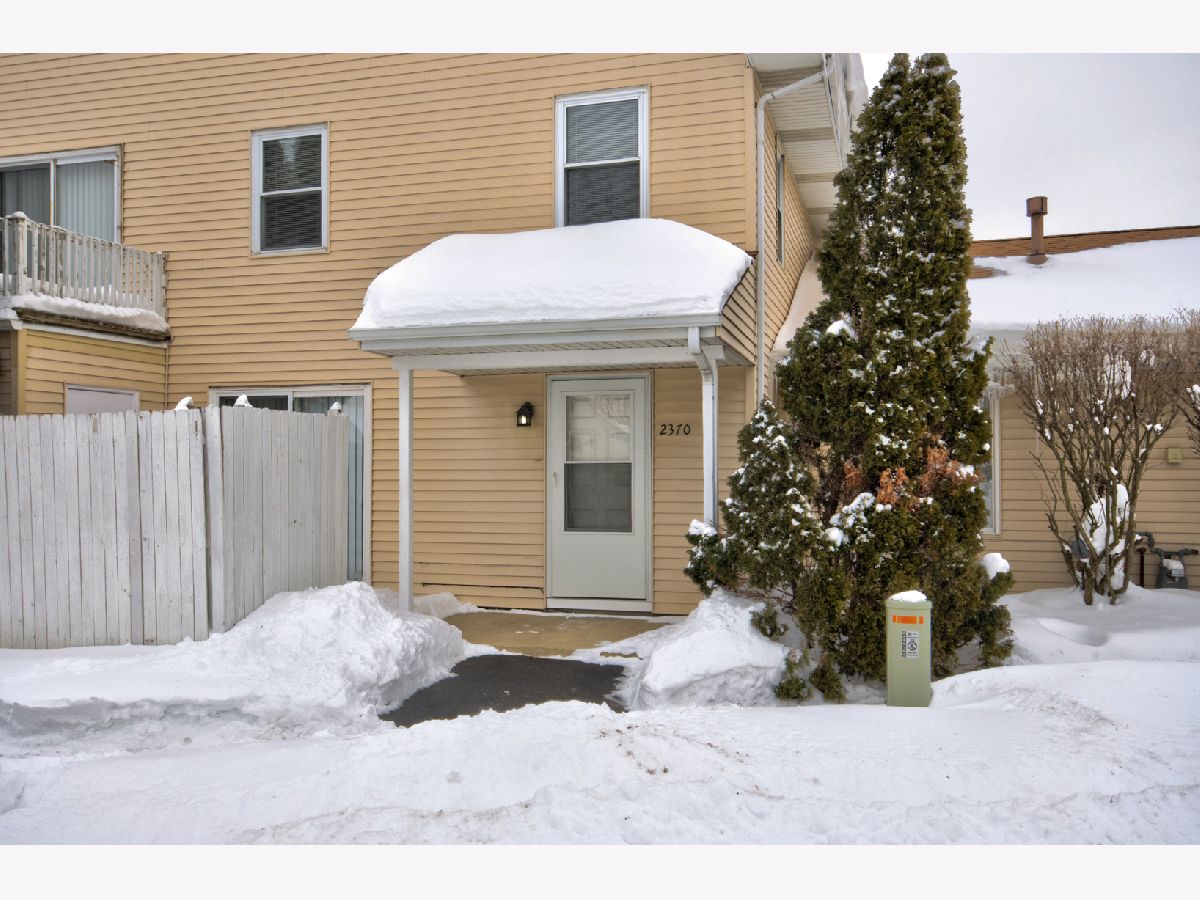 Townhomes & Condos & Homes Rented The Village Crest Hill Illinois, 2370 Carnation
