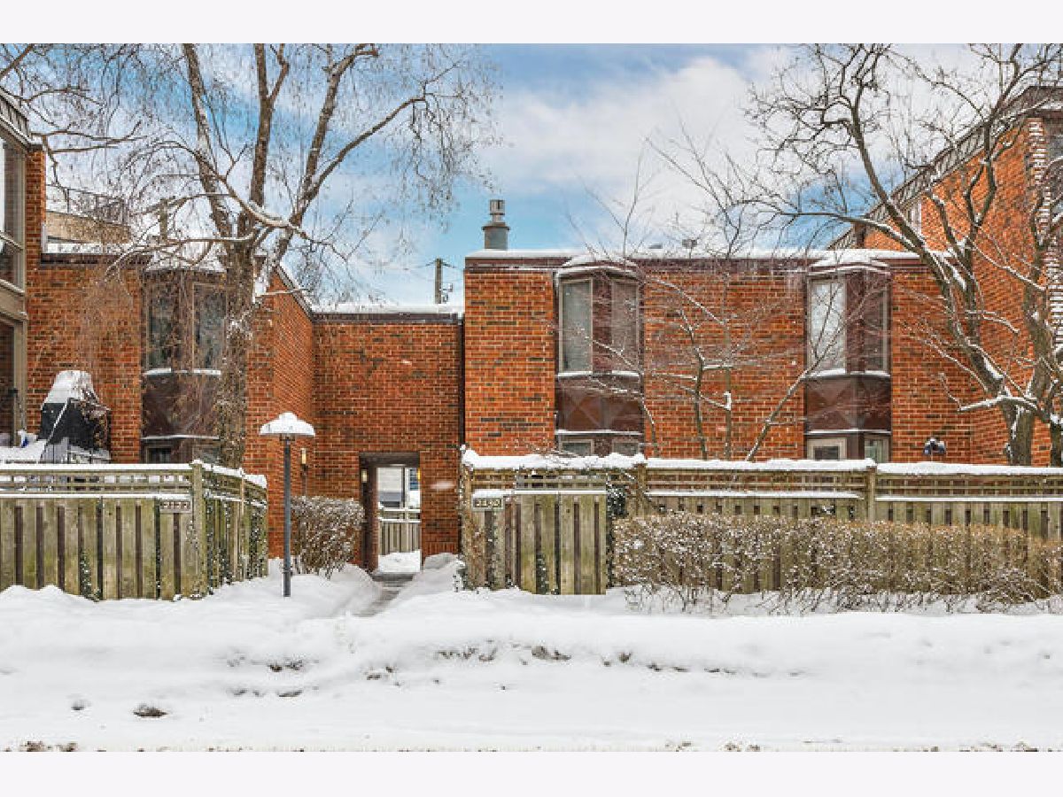 Condominiums Sold Walpole Point Chicago Illinois, 2128 Lincoln