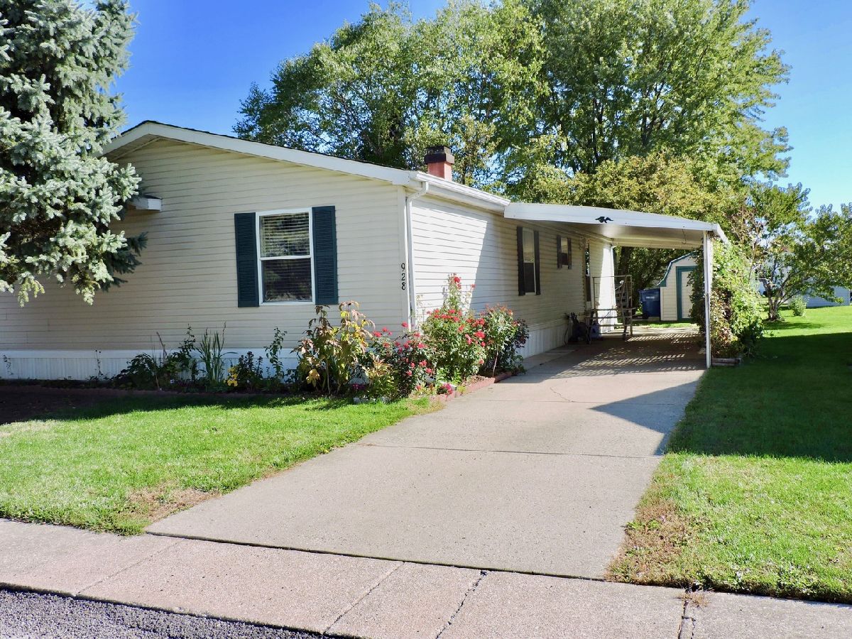 Subdivision Sold Southmoore Estates Dekalb Illinois, 928 Pembrooke