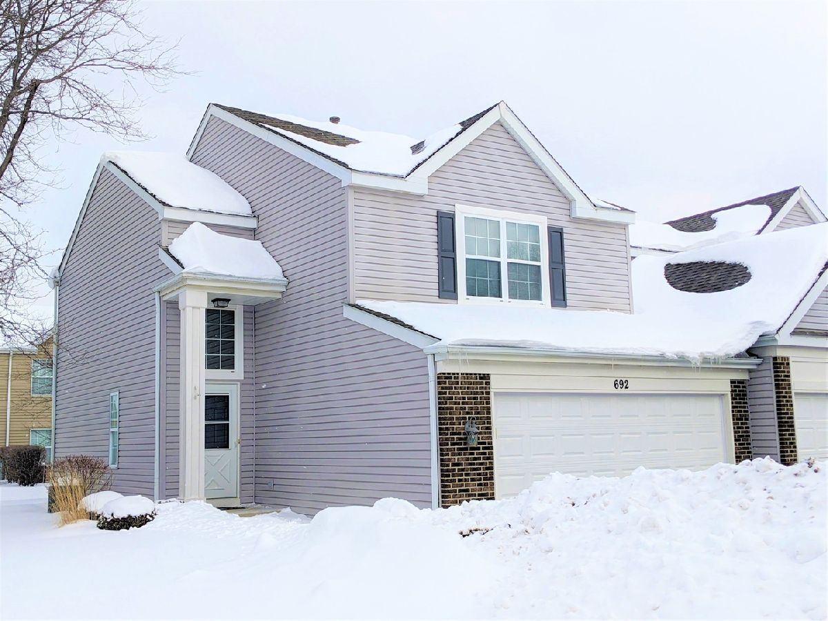 Townhomes Rented Mistwood Crystal Lake Illinois, 692 Silk Oak