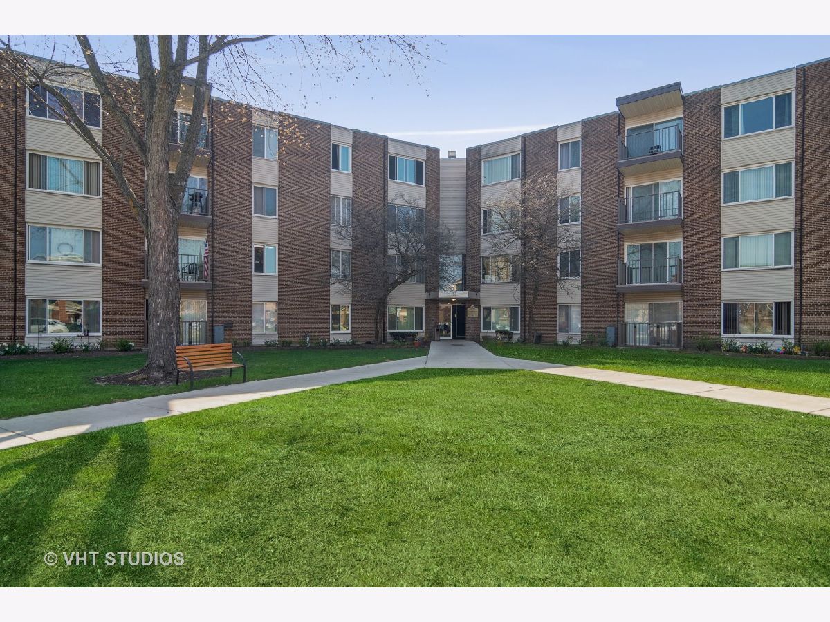 Condominiums Sold Park Towne Palatine Illinois, 140 Wood