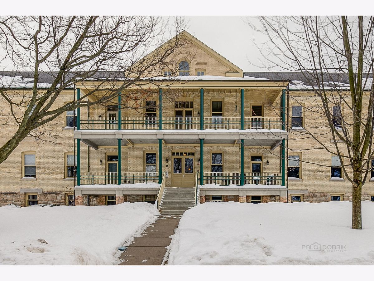 Condos & Townhomes & Homes Rented Fort Sheridan Highland Park Illinois, 94 Leonard Wood South