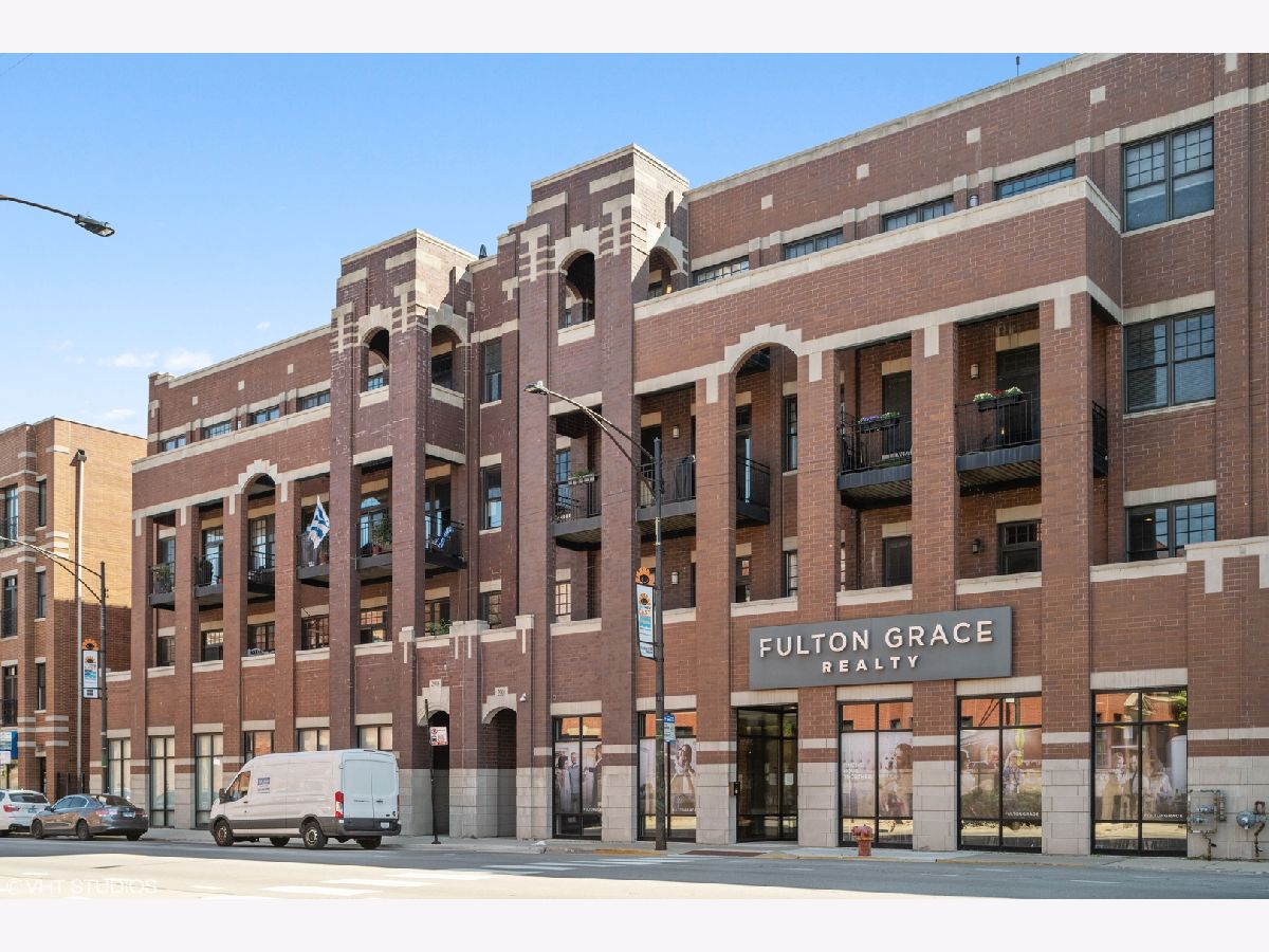 Condominiums Sold Halsted Row Chicago Illinois, 2901 Halsted