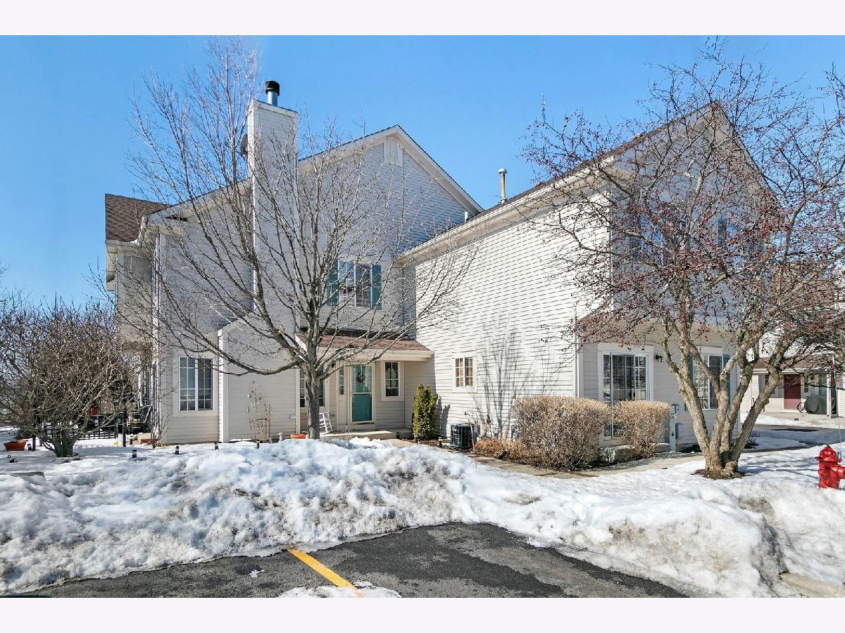 Condos & Townhomes Sold Carriage Homes Of Fox Ri Fox Lake Illinois, 594 Fox Ridge