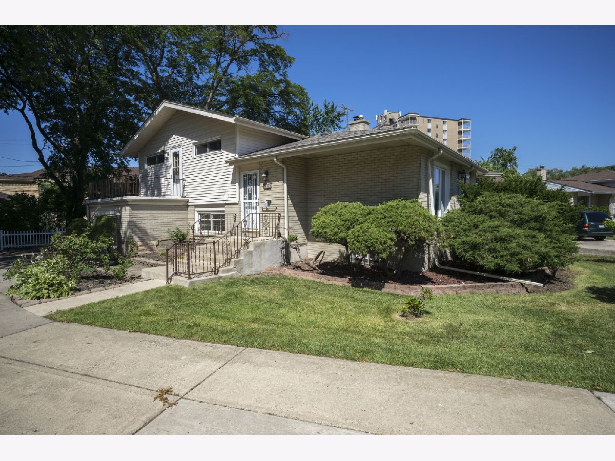 Homes Rented Eugenia Glenview Illinois, 2525 Gayle