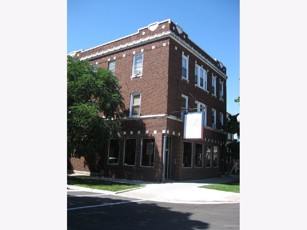 Condominiums & Homes Rented Ravenswood Square Chicago Illinois, 2004 Giddings