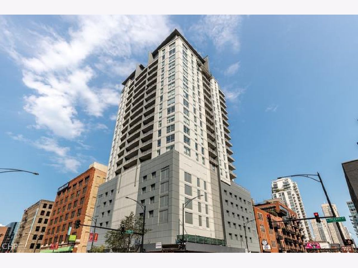 Condominiums Rented Grand Orleans Chicago Illinois, 330 Grand