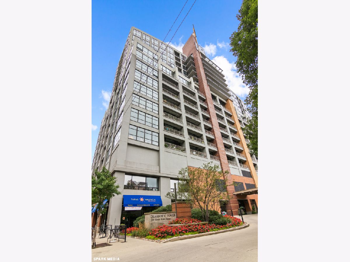Condos & Townhomes Rented Dearborn Towers Chicago Illinois, 1530 State