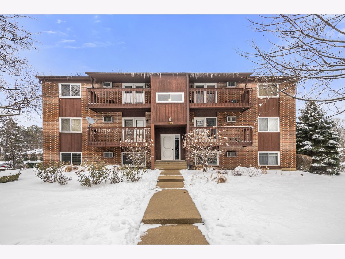 Condominiums Sold Garden Terrace Roselle Illinois, 669 Daisy