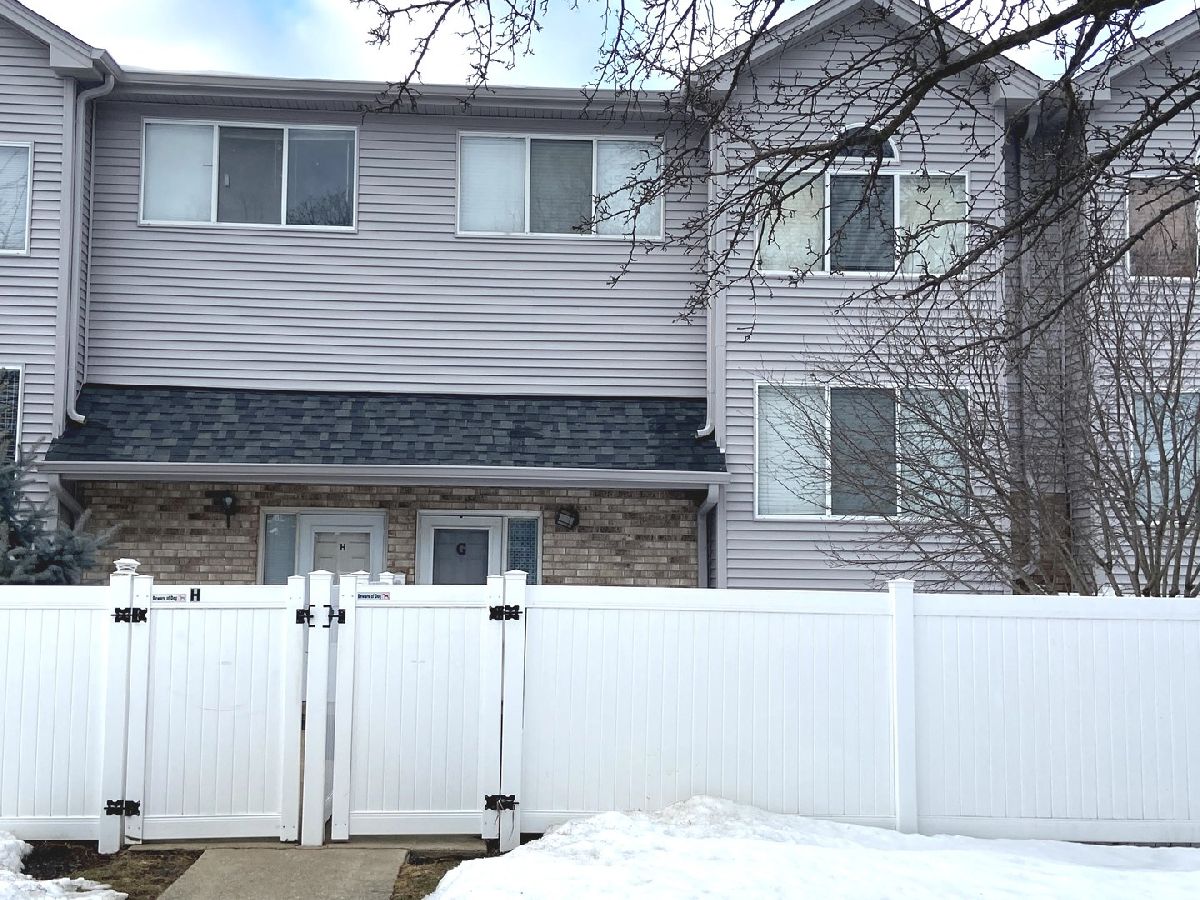 Townhomes & Condos Rented Fox Chase Aurora Illinois, 441 Park Ridge