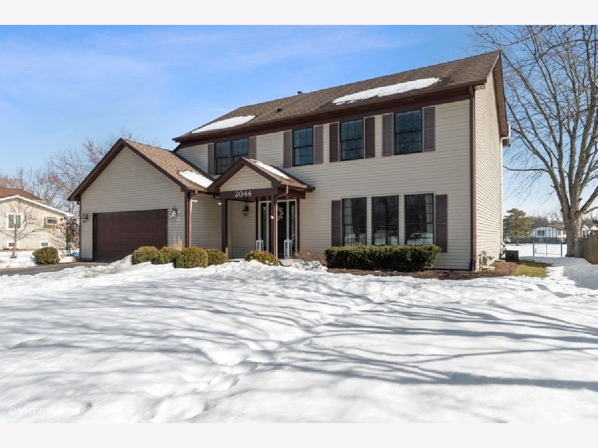 Homes & Condominiums Sold Village Green Naperville Illinois, 2044 Cherrywood