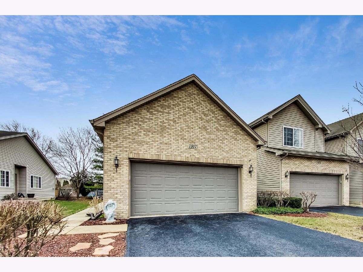 Townhomes Sold Woodland Meadows North Elgin Illinois, 1317 Dancing Bear