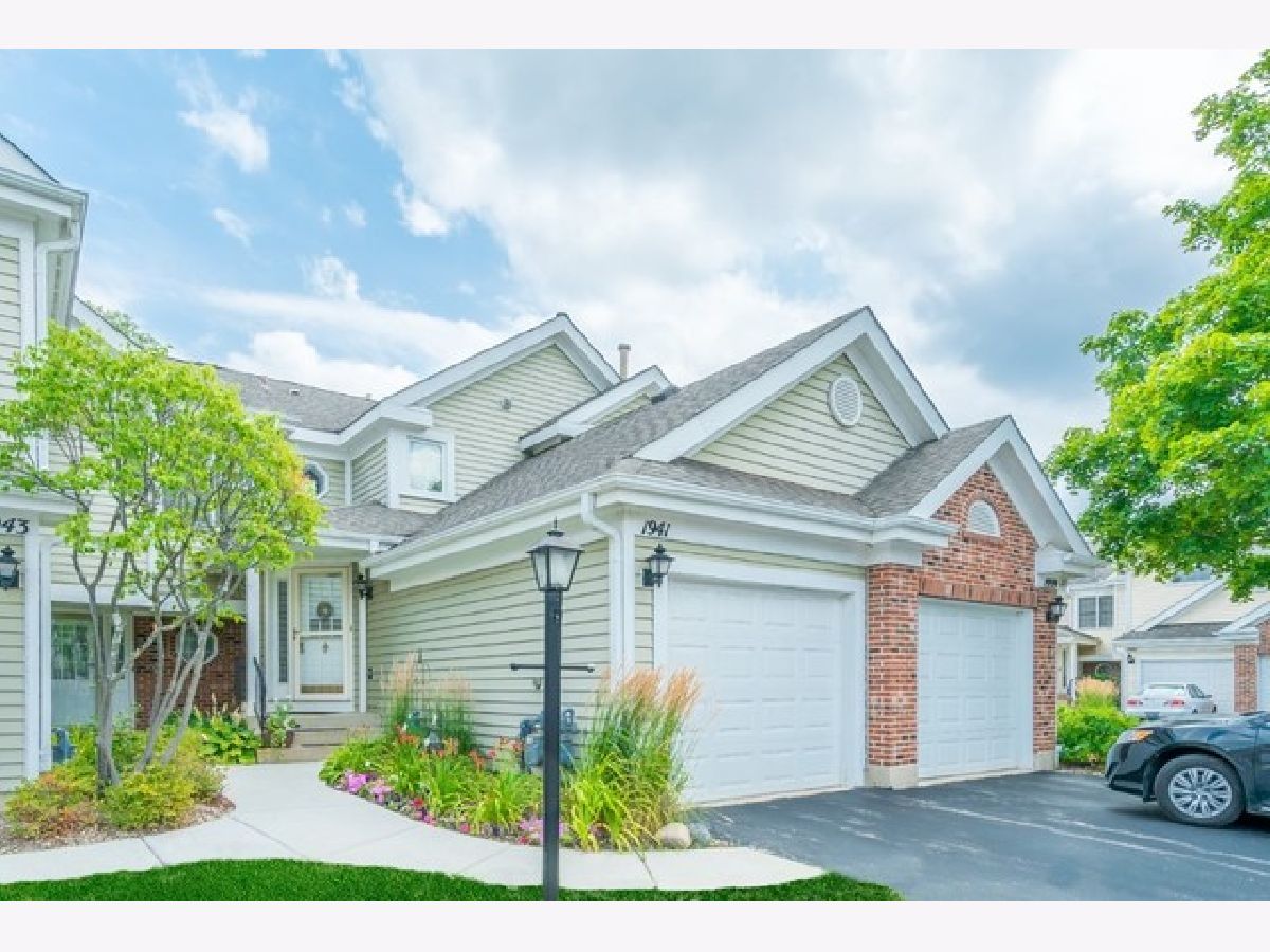 Townhomes & Condos & Homes Rented Lake Arlington Towne Arlington Heights Illinois, 1941 Stillwater